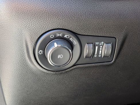 Certified 2022 Jeep Compass Limited w/ Sun and Sound Group AWD/4WD image 15