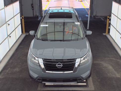 Used 2025 Nissan Pathfinder Platinum image 2