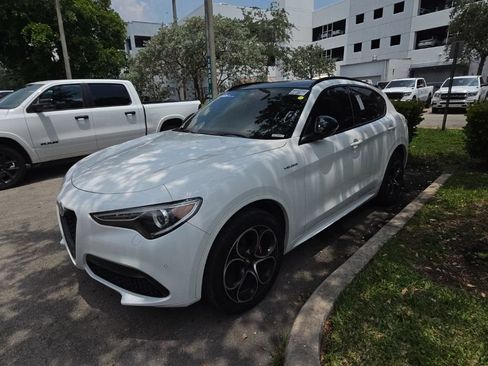 Used 2023 Alfa Romeo Stelvio Veloce AWD/4WD image 10