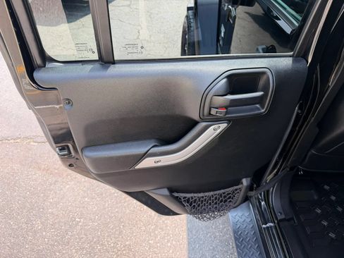 Used 2017 Jeep Wrangler Unlimited Sahara w/ Connectivity Group AWD/4WD image 34