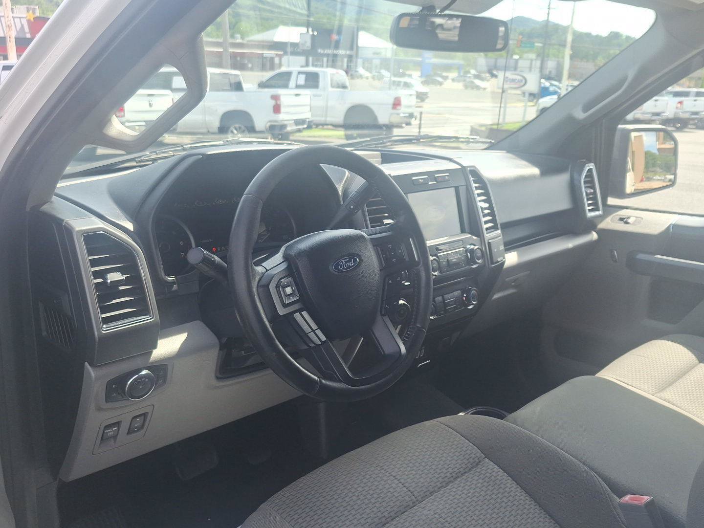 Used 2018 Ford F150 XLT w/ Equipment Group 302A Luxury AWD/4WD image 12