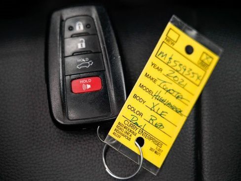 Used 2021 Toyota Highlander XLE image 36