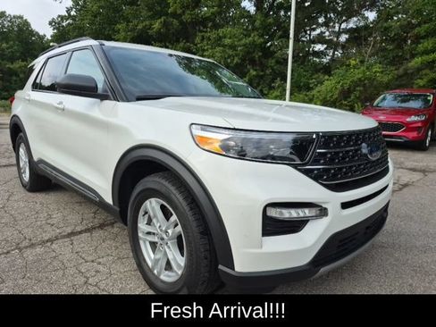 Used 2023 Ford Explorer XLT w/ Equipment Group 202A AWD/4WD image 8