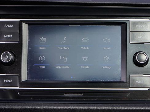 Used 2022 Volkswagen Jetta SE image 30