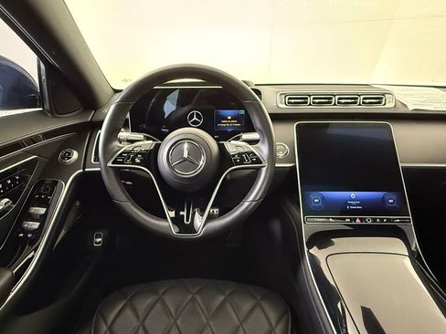 Used 2023 Mercedes-Benz S 580 4MATIC Sedan image 3