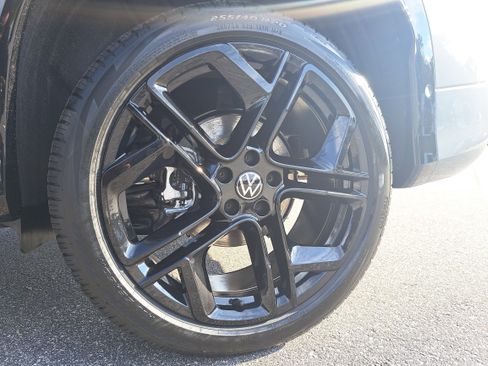 New 2026 Volkswagen Tiguan SE R-Line image 30