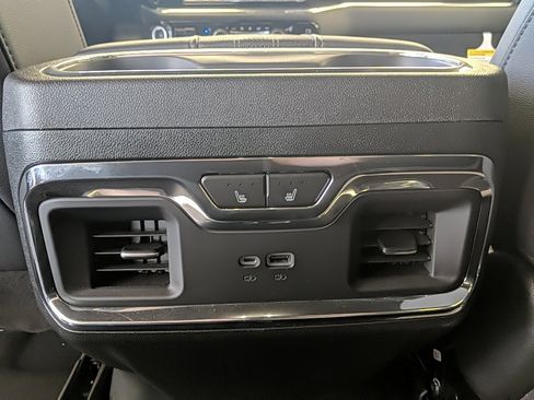 Used 2024 Chevrolet Silverado 1500 High Country image 15