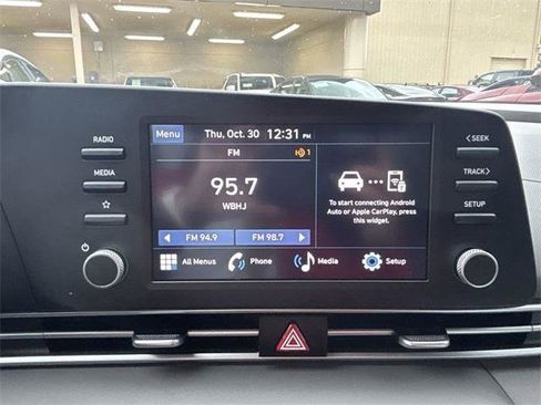 Certified 2025 Hyundai Elantra SE image 16