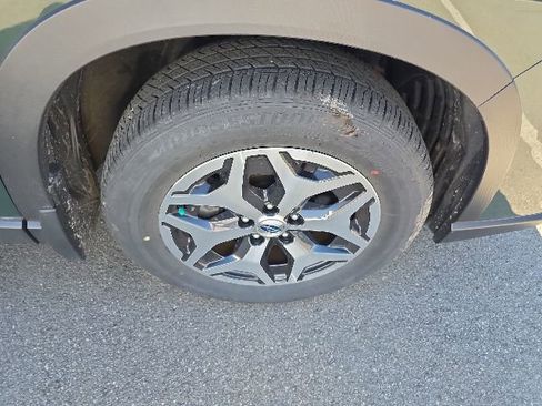 Used 2022 Subaru Forester Premium AWD/4WD image 4