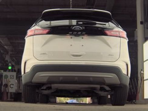 Used 2024 Ford Edge SEL w/ Convenience Package AWD/4WD image 7
