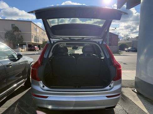 Used 2018 Volvo XC90 T6 Momentum w/ Convenience Package image 6