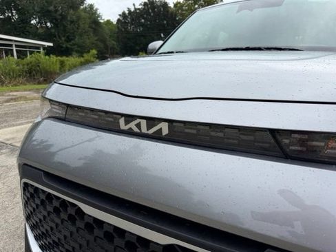 Used 2025 Kia Soul LX w/ LX Technology Package FWD image 3