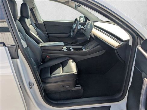 Used 2022 Tesla Model Y Performance image 19