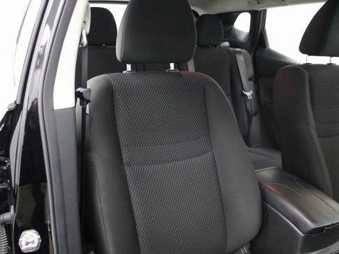 Used 2020 Nissan Rogue Sport S image 25