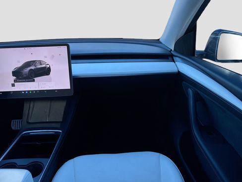 Used 2022 Tesla Model Y Performance image 19