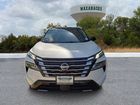 Used 2024 Nissan Rogue Platinum w/ Platinum Premium Package image 2