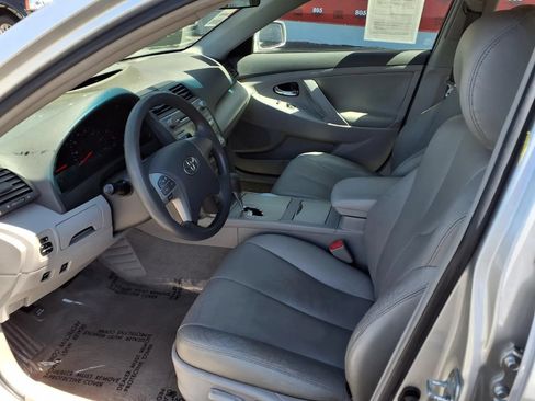 Used 2010 Toyota Camry LE FWD image 16