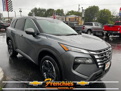 Used 2025 Nissan Rogue SV AWD/4WD image 3