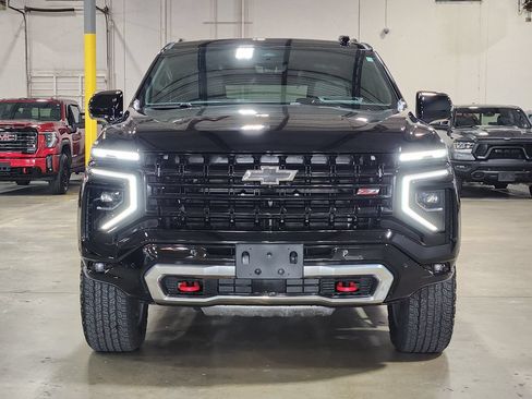 Used 2025 Chevrolet Suburban Z71 w/ Z71 Off-Road Package AWD/4WD image 2
