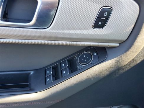Used 2025 Ford Explorer Active w/ Active Comfort Package image 21