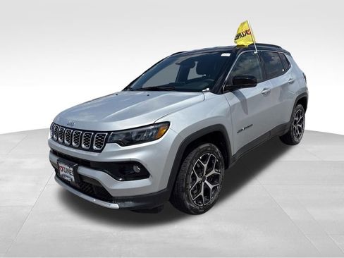 Used 2025 Jeep Compass Limited AWD/4WD image 4