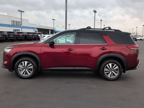 Used 2023 Nissan Pathfinder SL FWD image 16