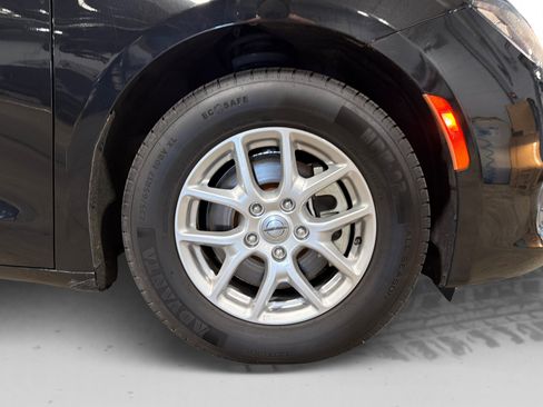 Used 2023 Chrysler Voyager LX FWD image 49