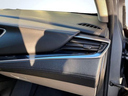 Used 2019 Buick Enclave Essence image 17