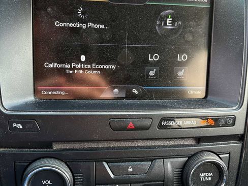 Used 2016 Ford Explorer XLT w/ Equipment Group 202A FWD image 6