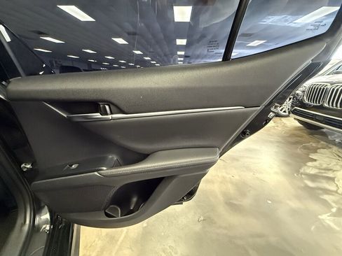 Used 2019 Toyota Camry XSE image 10