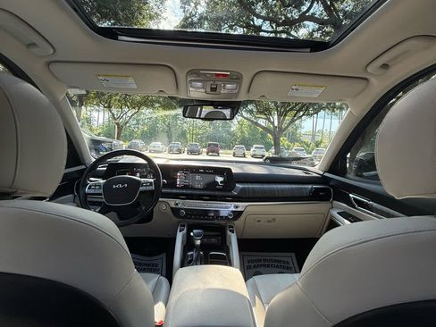 Used 2023 Kia Telluride EX w/ EX Captain's Chair Package image 18