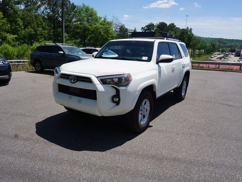 Used 2021 Toyota 4Runner SR5 AWD/4WD image 23