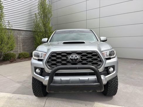 Used 2022 Toyota Tacoma TRD Sport image 2