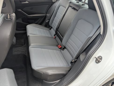 Used 2025 Volkswagen Jetta SE w/ Sunroof Package FWD image 18