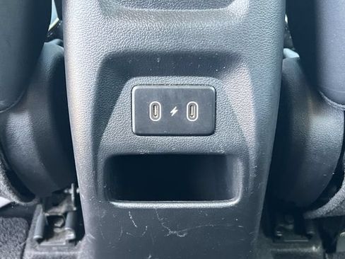Used 2024 Hyundai Venue Limited FWD image 38