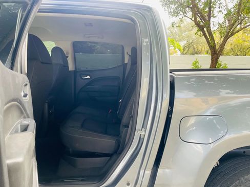 Used 2022 Chevrolet Colorado LT w/ LT Convenience Package image 10