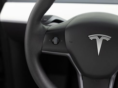 Used 2024 Tesla Model Y Long Range AWD/4WD image 30