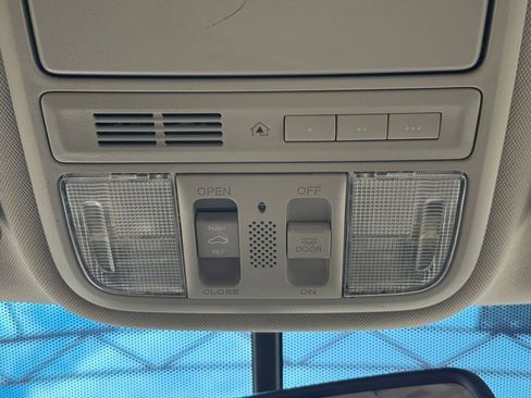 Used 2012 Honda Odyssey Touring image 25