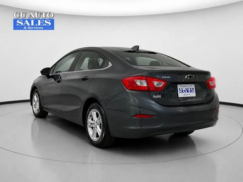 Used 2018 Chevrolet Cruze LT w/ Convenience Package FWD image 5