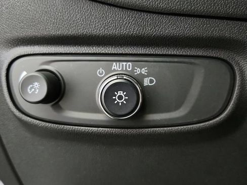 Used 2023 Chevrolet Equinox LS FWD image 17