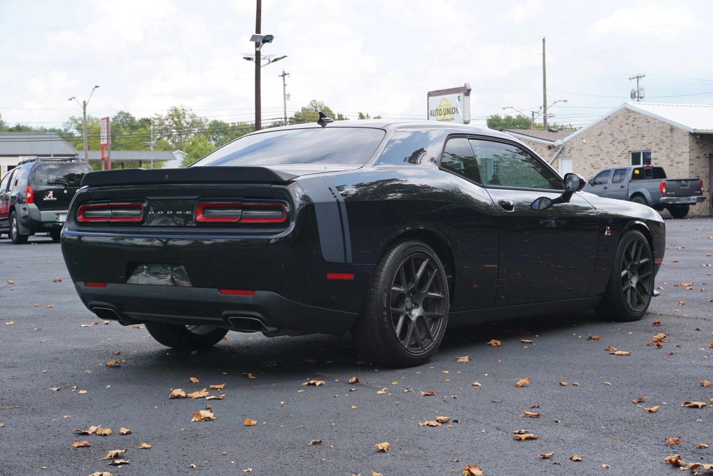Used 2016 Dodge Challenger R/T Scat Pack w/ Leather Interior Group RWD image 5