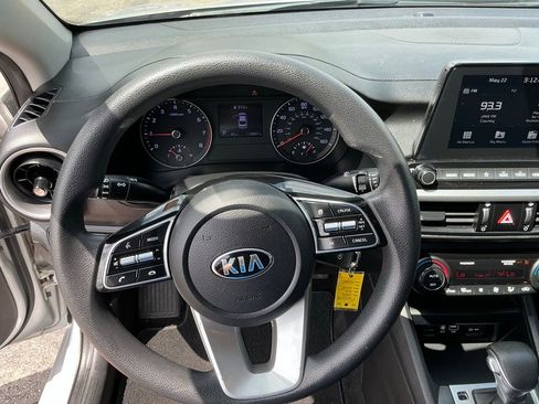 Used 2019 Kia Forte LXS FWD image 18