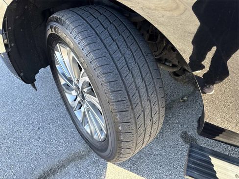 Used 2024 Lincoln Navigator L 4WD image 32