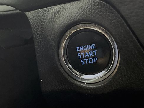 Used 2021 Toyota RAV4 XLE w/ Convenience Package FWD image 23