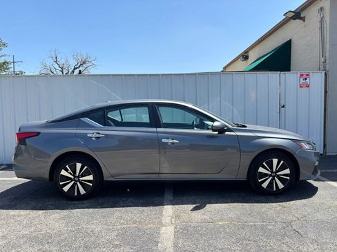 Used 2021 Nissan Altima 2.5 SV AWD/4WD image 7