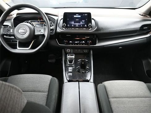 Used 2023 Nissan Rogue SV image 9