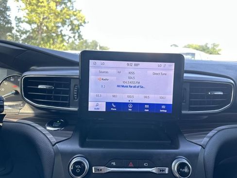 Used 2020 Ford Explorer Limited w/ Class III Trailer Tow Package AWD/4WD image 11