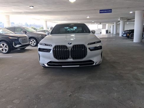 Certified 2024 BMW i7 eDrive50 w/ Premium Package 2 image 3