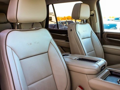 Used 2022 GMC Yukon Denali w/ Denali Premium Package image 43
