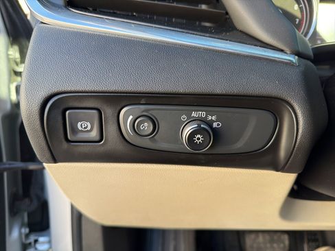 Used 2020 Buick Enclave Essence w/ Sport Touring Edition image 29